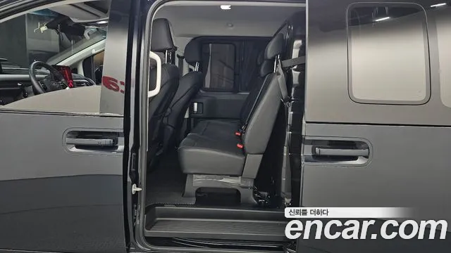 Hyundai Staria 2023 thumb 12
