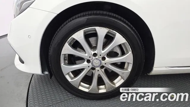 Mercedes-Benz E-Класс 2016 thumb 5
