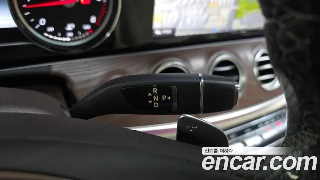 Mercedes-Benz E-Класс 2016 thumb 9