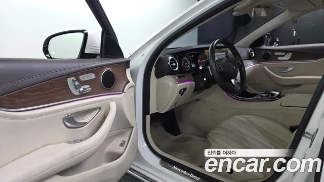 Mercedes-Benz E-Класс 2016 thumb 10