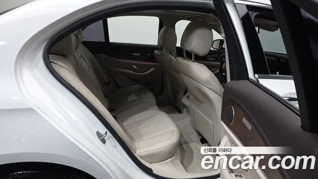 Mercedes-Benz E-Класс 2016 thumb 12