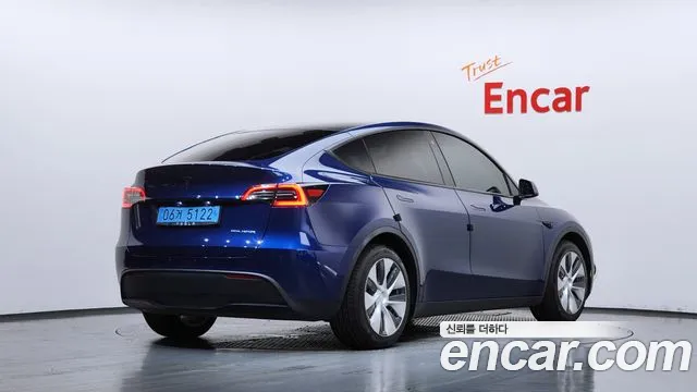 Tesla Model Y 2021 thumb 2