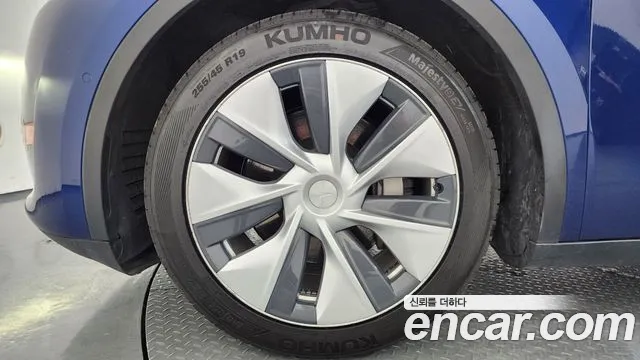 Tesla Model Y 2021 thumb 5