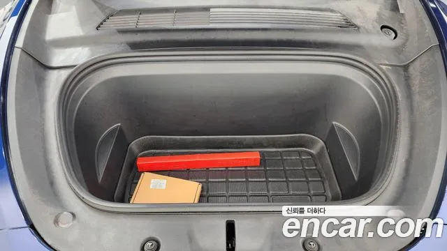 Tesla Model Y 2021 thumb 6