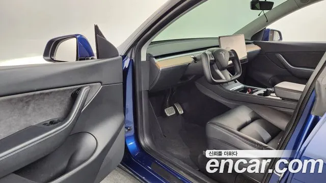 Tesla Model Y 2021 thumb 10