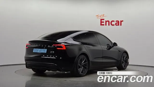 Tesla Model 3 2024 thumb 2