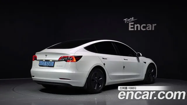 Tesla Model 3 2022 thumb 2