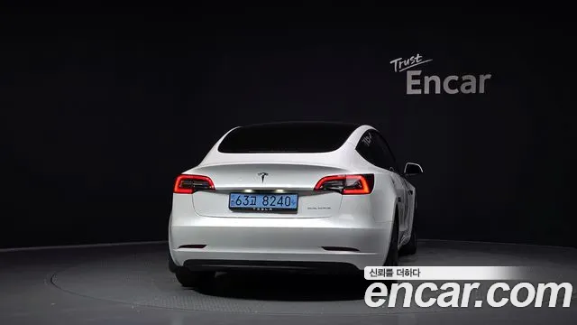 Tesla Model 3 2022 thumb 4