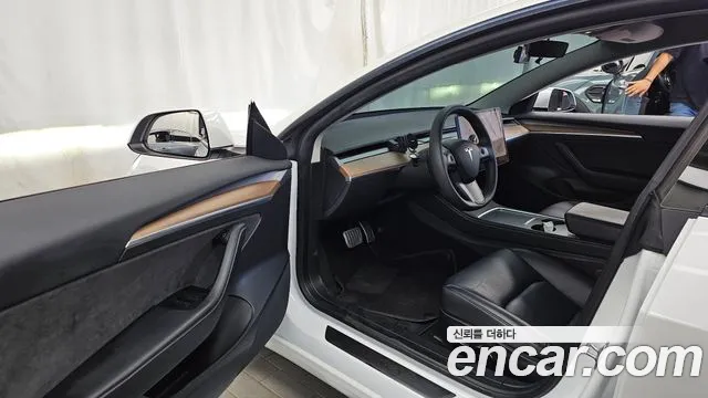 Tesla Model 3 2022 thumb 10