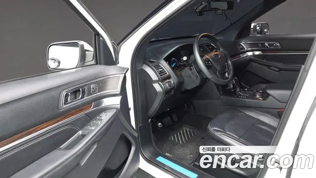 Ford Explorer 2019 thumb 10