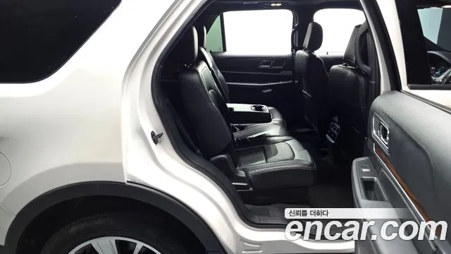Ford Explorer 2019 thumb 11
