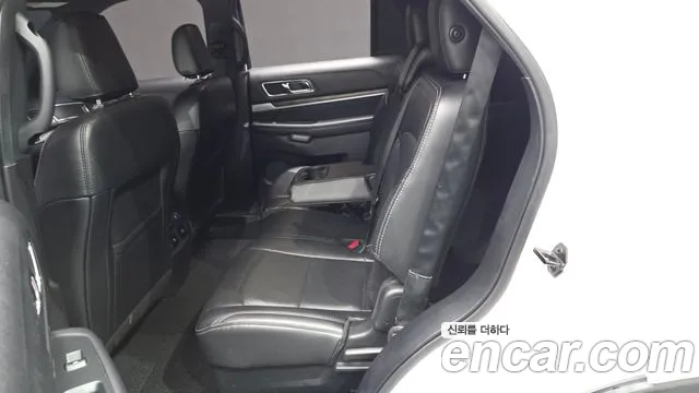 Ford Explorer 2019 thumb 12