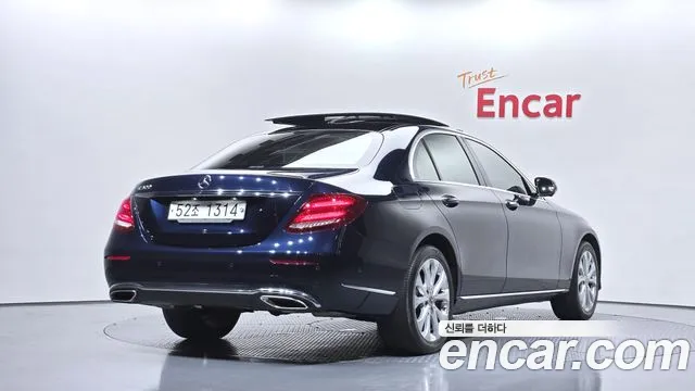 Mercedes-Benz E-Класс 2019 thumb 2