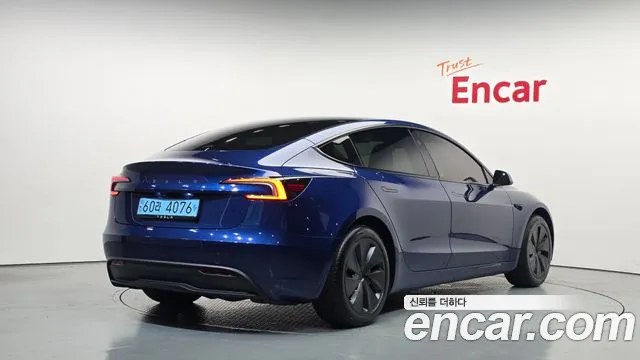 Tesla Model 3 2024 thumb 2