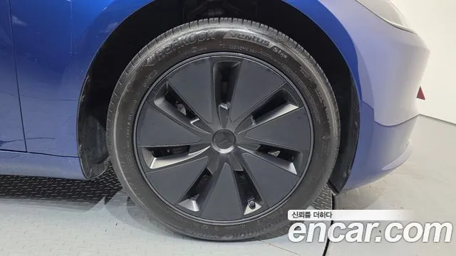 Tesla Model 3 2024 thumb 5