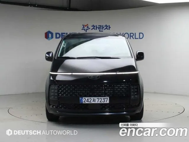 Hyundai Staria 2025 thumb 3