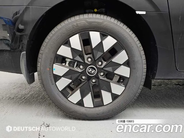 Hyundai Staria 2025 thumb 5