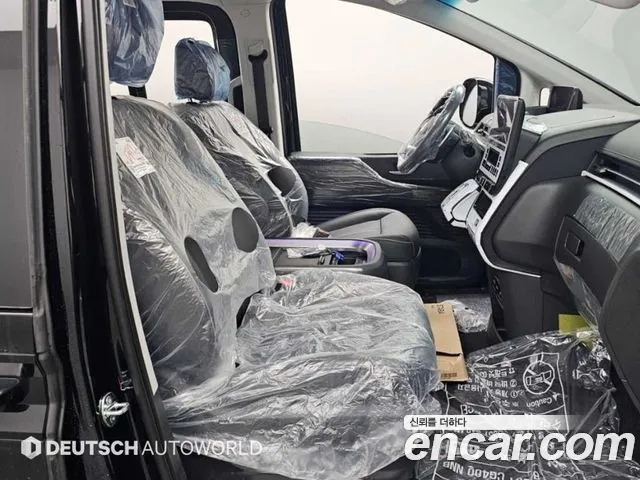 Hyundai Staria 2025 thumb 10