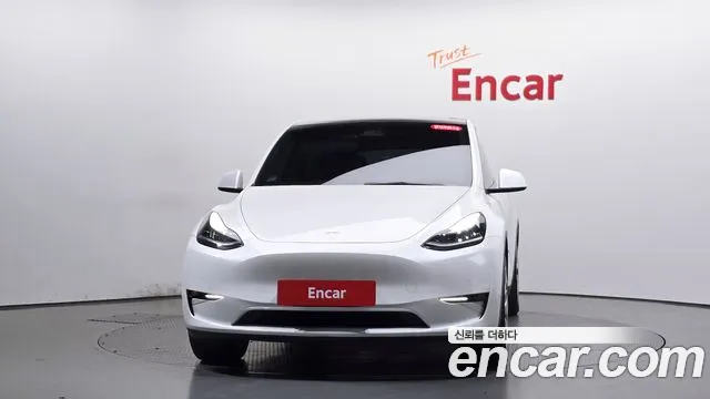 Tesla Model Y 2021 thumb 2