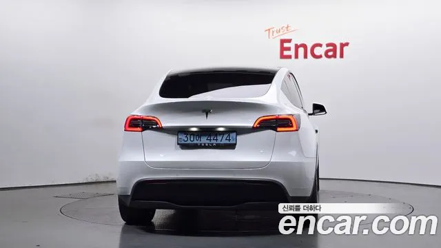 Tesla Model Y 2021 thumb 3