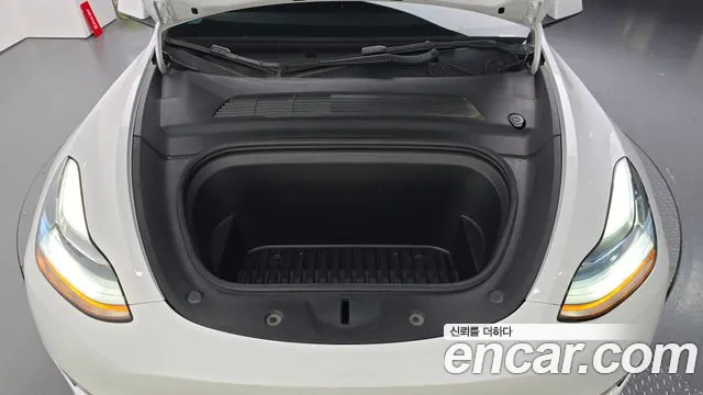 Tesla Model Y 2021 thumb 5