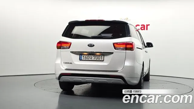 Kia Carnival 2016 thumb 4