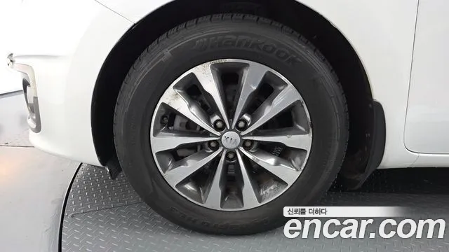 Kia Carnival 2016 thumb 5
