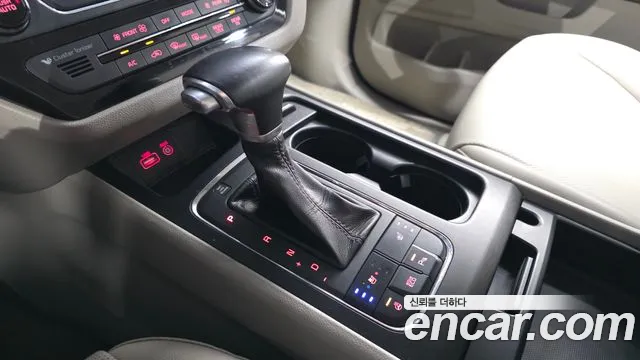 Kia Carnival 2016 thumb 9