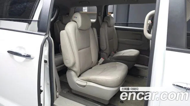 Kia Carnival 2016 thumb 12