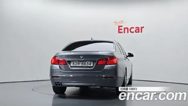 BMW 5-Series 2015 thumb 4