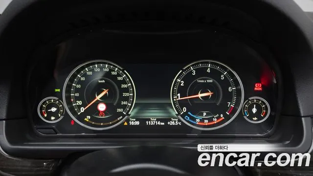 BMW 5-Series 2015 thumb 8