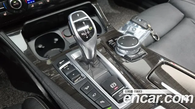 BMW 5-Series 2015 thumb 9