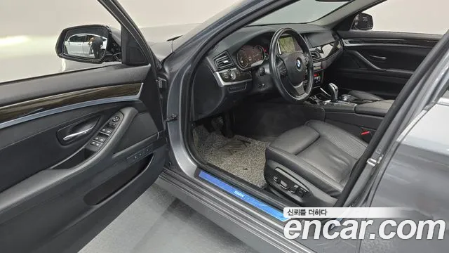 BMW 5-Series 2015 thumb 10