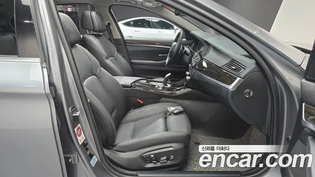 BMW 5-Series 2015 thumb 11