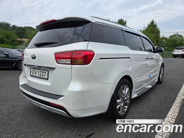 Kia Carnival 2015 thumb 2