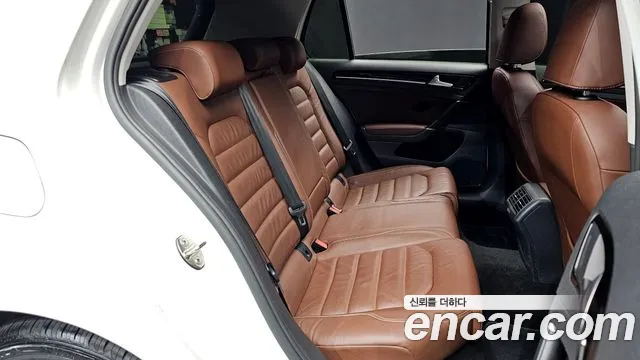 Volkswagen Golf Sportsvan 2016 thumb 11