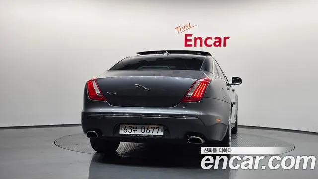 Jaguar XJ 2015 thumb 4