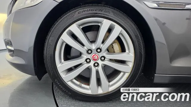 Jaguar XJ 2015 thumb 5