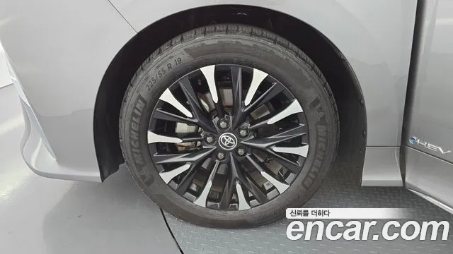 Toyota Alphard 2024 thumb 4