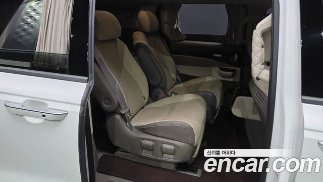 Kia Carnival 2021 thumb 12