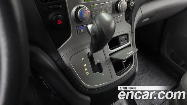 Hyundai Starex 2013 thumb 9