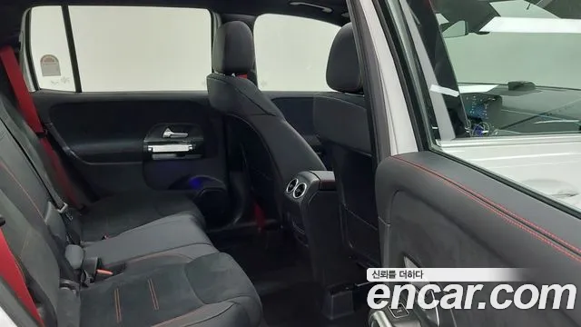 Mercedes-Benz GLB 2025 thumb 10