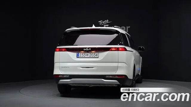 Kia Carnival 2023 thumb 4