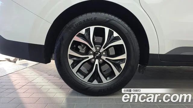 Kia Carnival 2023 thumb 5