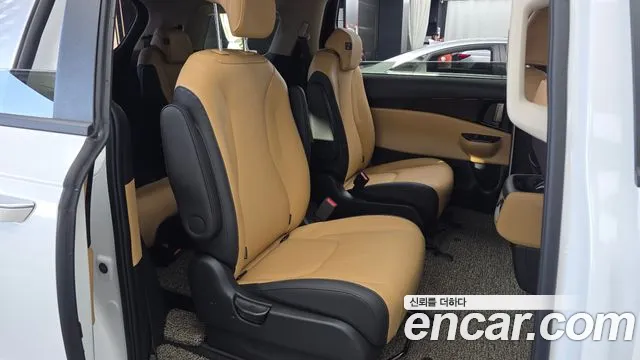 Kia Carnival 2023 thumb 12