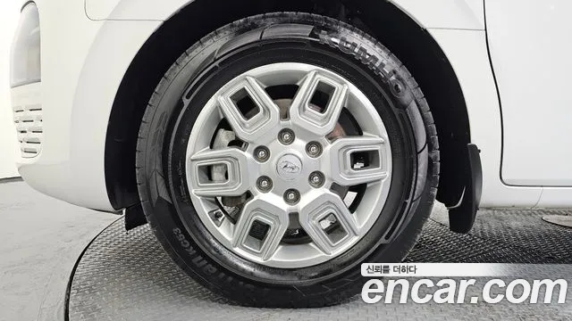 Hyundai Staria 2023 thumb 5