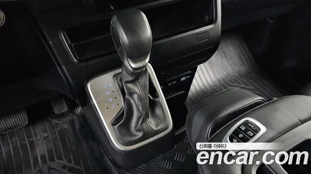 Hyundai Staria 2023 thumb 9