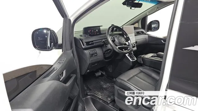 Hyundai Staria 2023 thumb 10