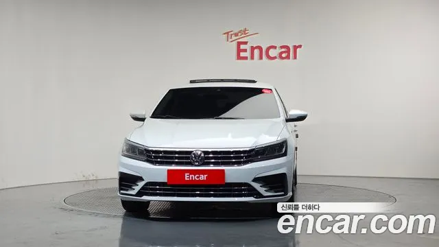 Volkswagen Passat (North America and China) 2018 thumb 3