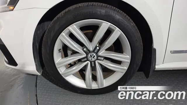 Volkswagen Passat (North America and China) 2018 thumb 5